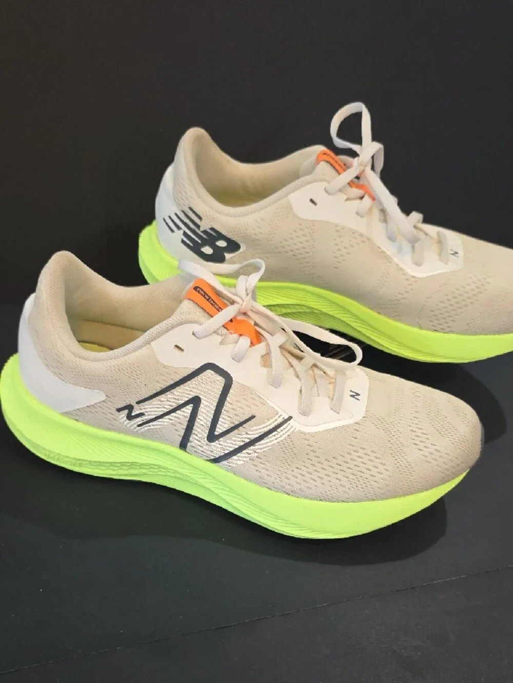 New Balance Dynasoft Women's Beige Mesh Runners Neon Yellow-Green Sole Size 9
